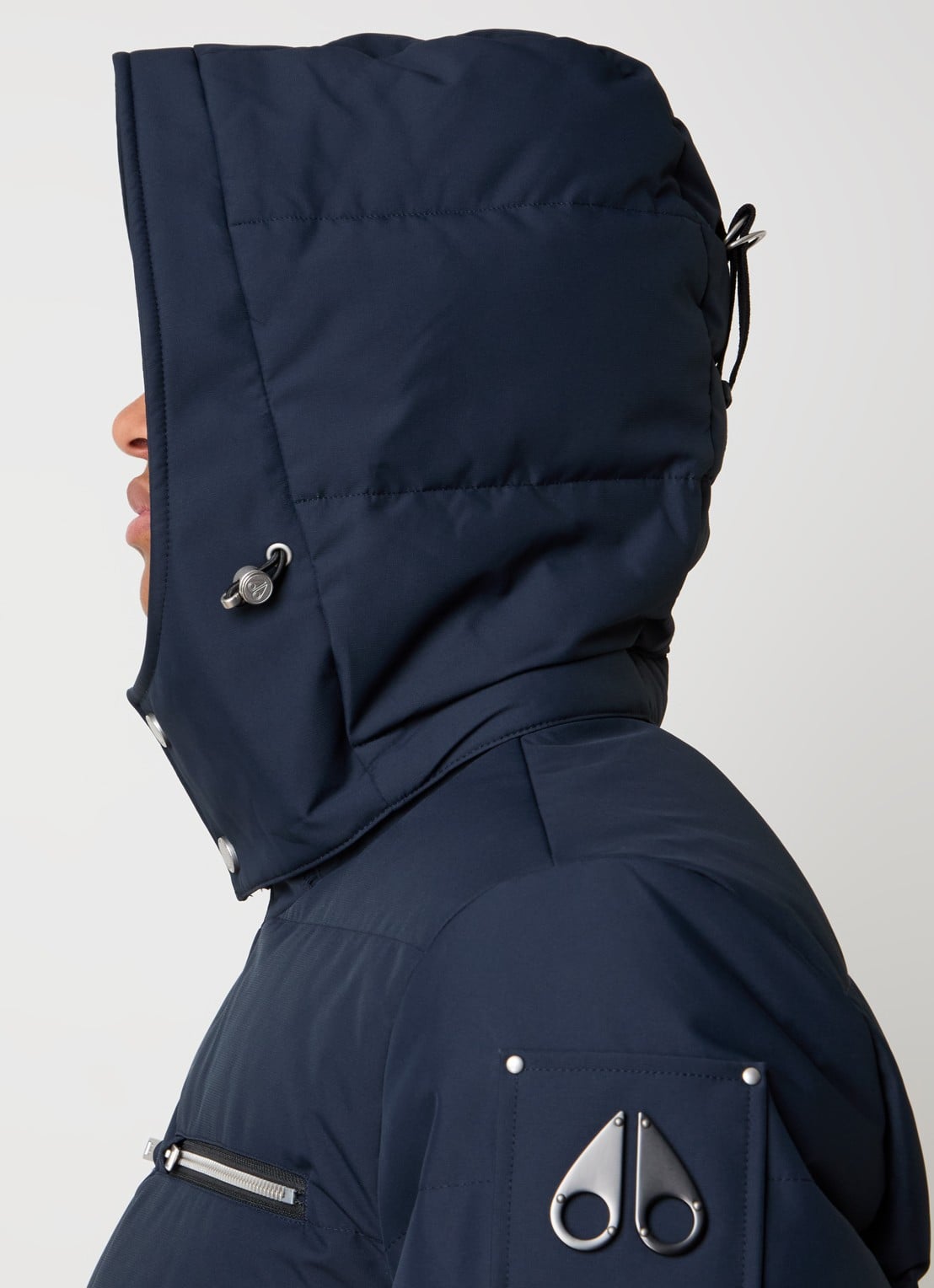 Moose Knuckles Puffer jas met donsvulling en ritszakken - detail 2 donkerblauw