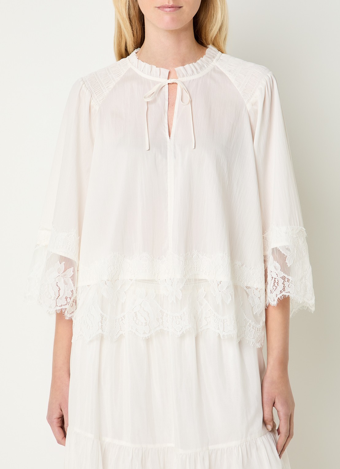 Mos Mosh MMEisa Tess tuniek met strikkraag en details van kant - detail 3 gebroken wit