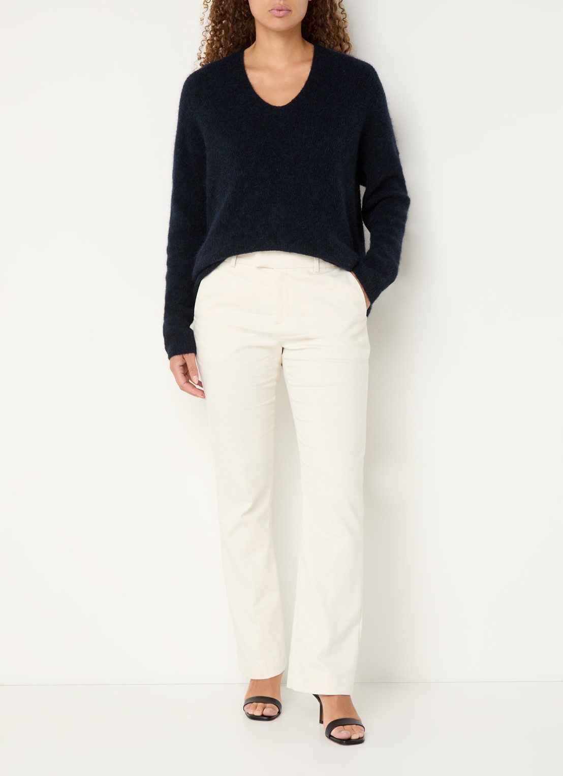 Mos Mosh MMEllen mid waist straight fit cropped chino met steekzakken - voorkant 3 gebroken wit