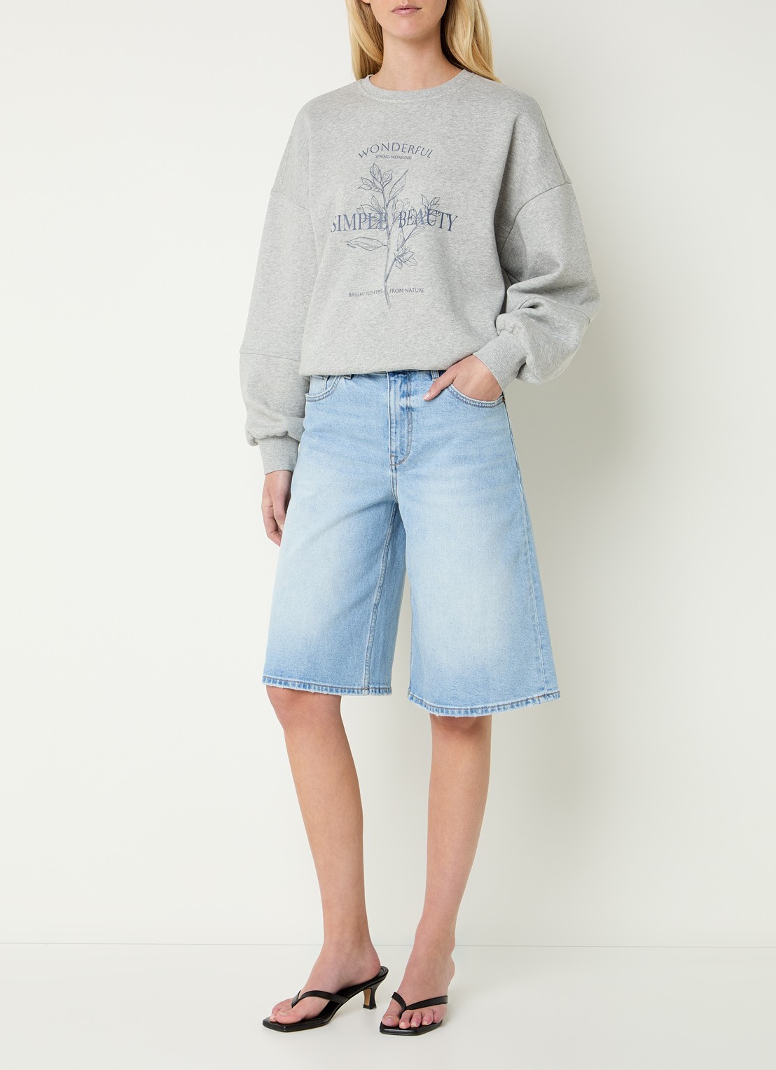 Mos Mosh MMMathilde Urban high waist wide fit korte broek van denim - voorkant 4 lichtblauw