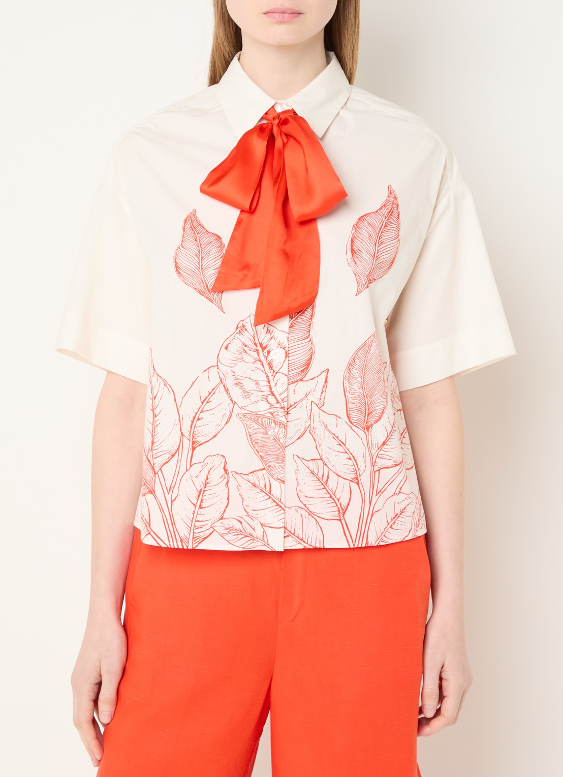Mos Mosh MMSaras blouse met bladprint en sjaalkraag - detail 3 gebroken wit