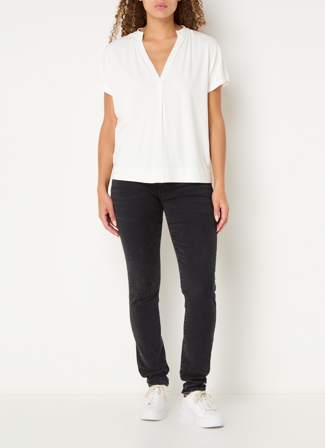 Mos Mosh MMShira T-shirt met V-hals - voorkant 3 gebroken wit