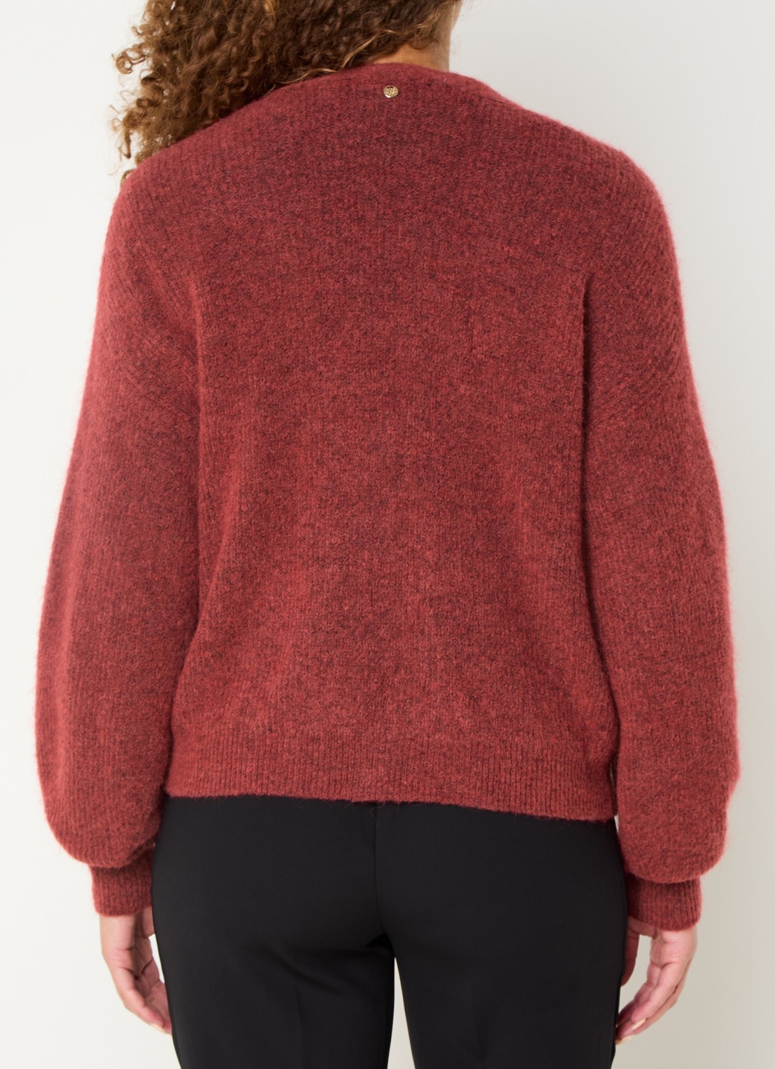 Mos Mosh MMThora fijngebreid vest in alpaca wolblend met ballonmouw - achterkant steenrood