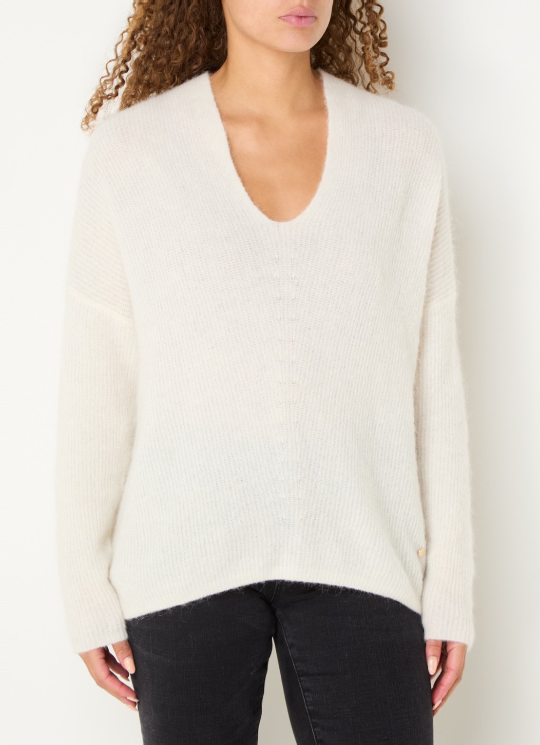 Mos Mosh MMThora fijngebreide pullover in alpaca wolblend met V-hals - detail 4 ecru / gebroken wit