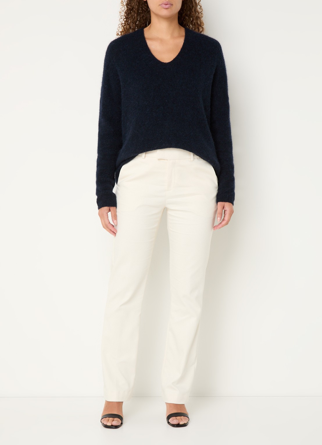 Mos Mosh MMThora fijngebreide pullover in alpaca wolblend met V-hals - voorkant 3 salute navy / donkerblauw