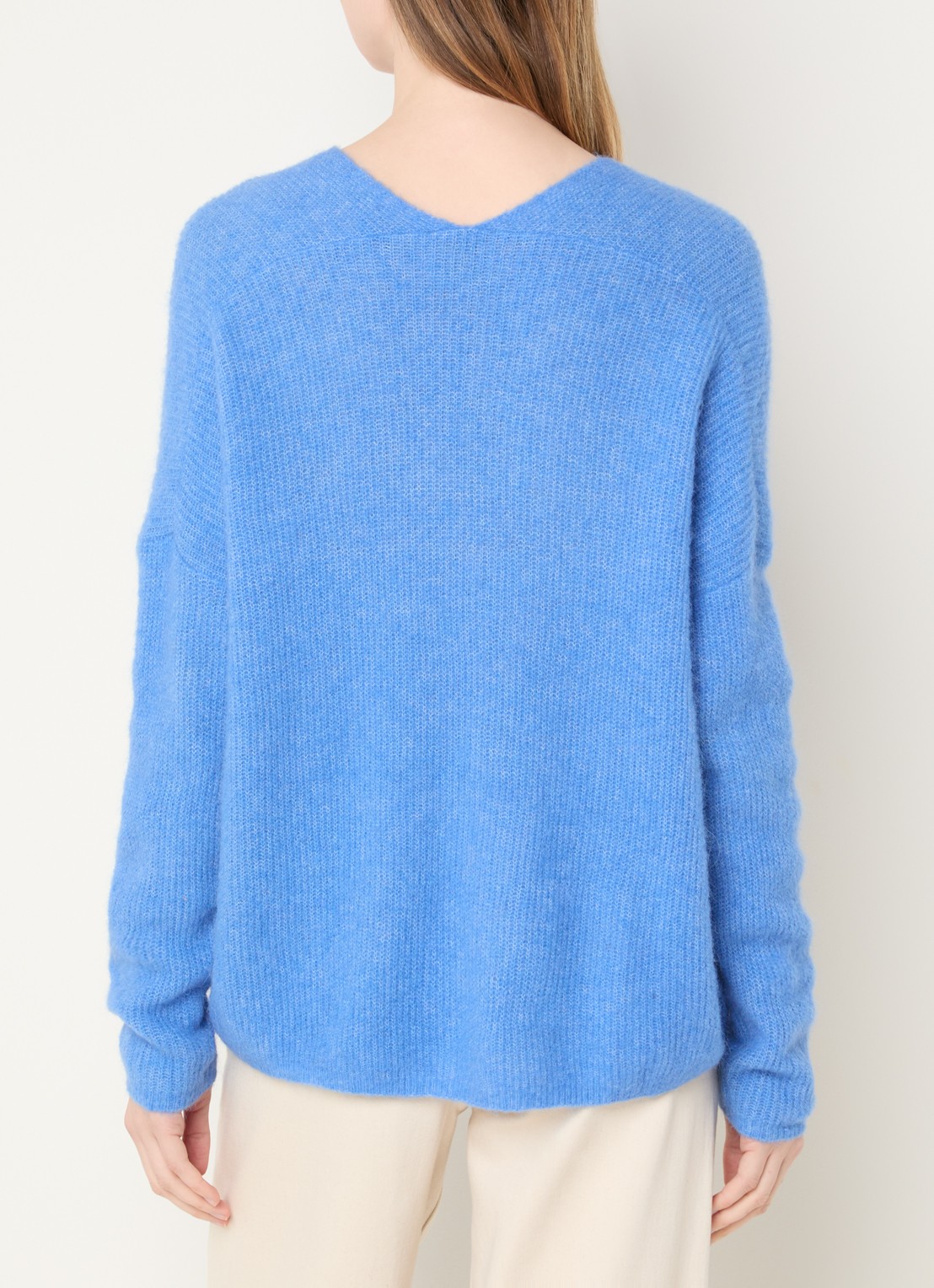 Mos Mosh MMThora fijngebreide pullover in alpaca wolblend met V-hals - achterkant 4 ultramarine / kobaltblauw
