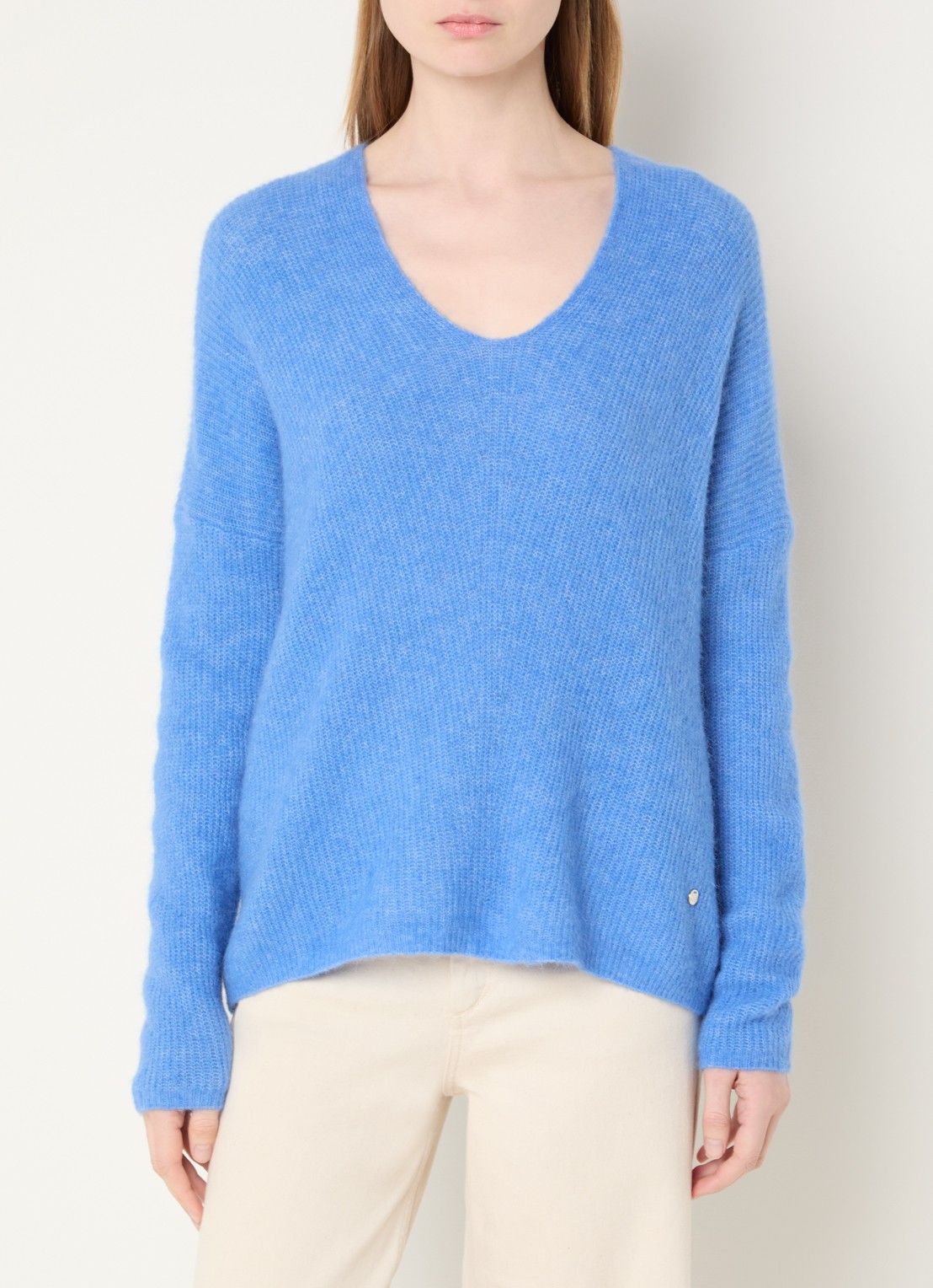 Mos Mosh MMThora fijngebreide pullover in alpaca wolblend met V-hals - detail ultramarine / kobaltblauw