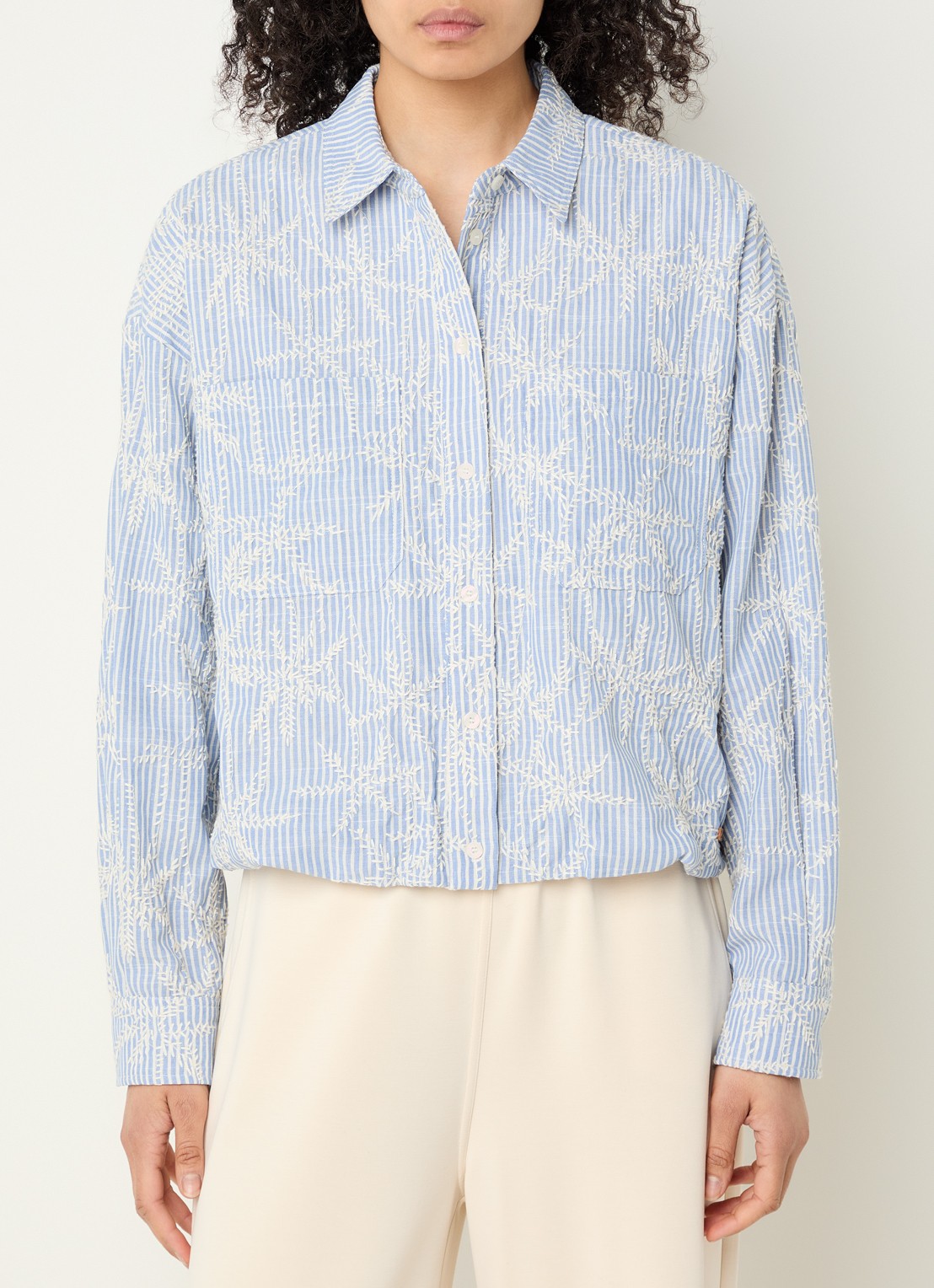 Moscow Femilia blouse met bloemenprint en borstzakken - detail 4 blauw