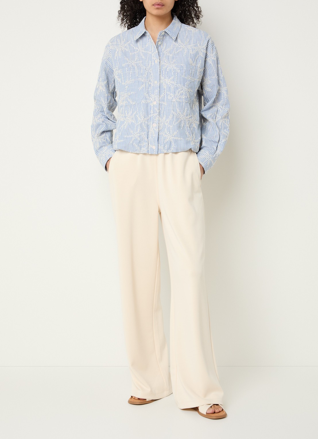 Moscow Femilia blouse met bloemenprint en borstzakken - voorkant 3 blauw
