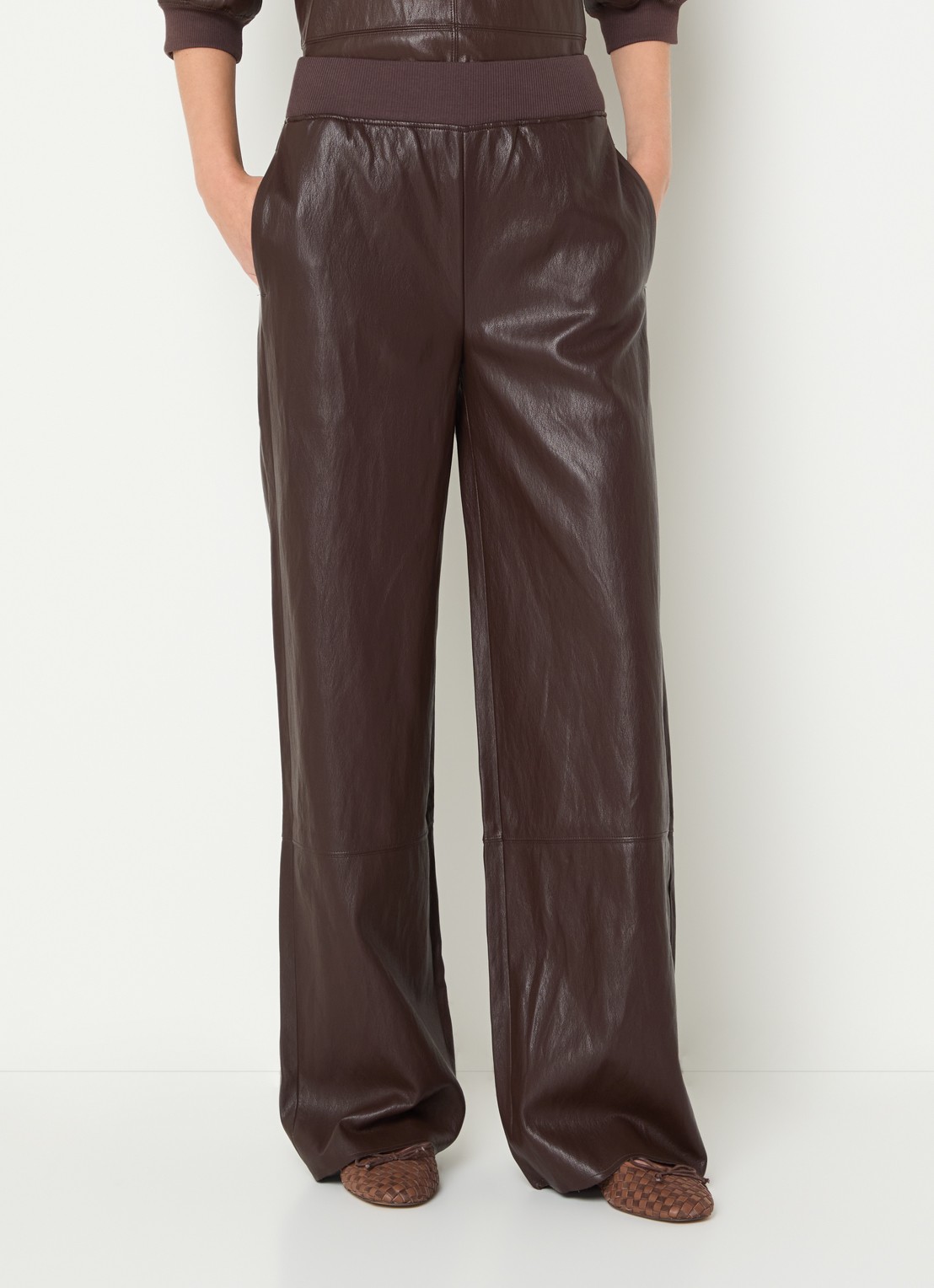 Moscow Margaux high waist wide fit broek van imitatieleer - detail 2 donkerbruin