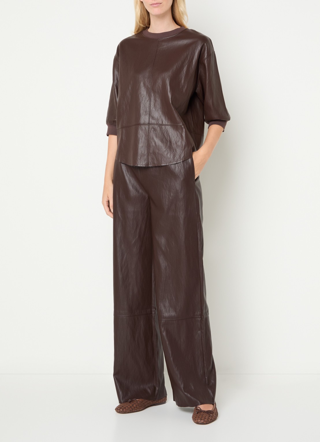 Moscow Margaux high waist wide fit broek van imitatieleer - voorkant 4 donkerbruin
