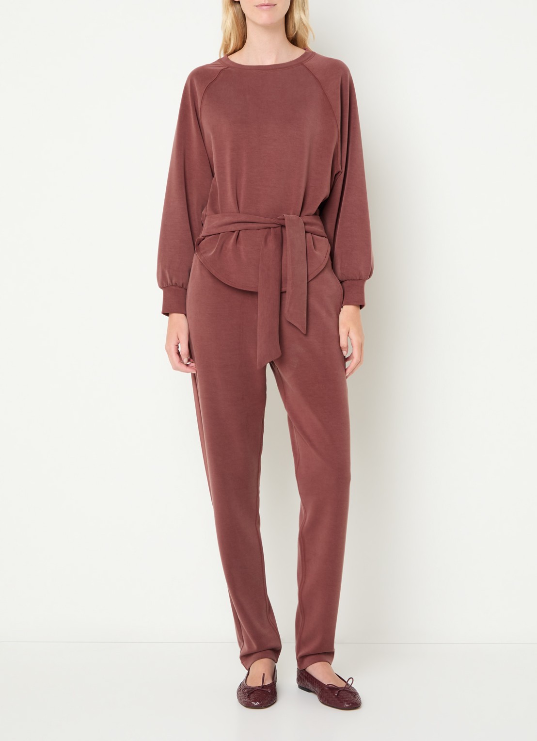 Moscow Romy sweater met strikceintuur - voorkant 4 roodbruin
