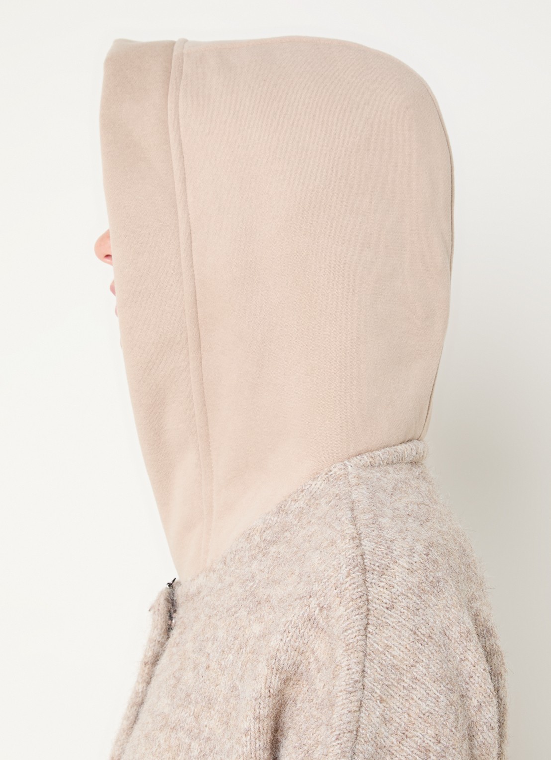 Moscow Timmy fijngebreid vest in wolblend met capuchon - detail 4 beige