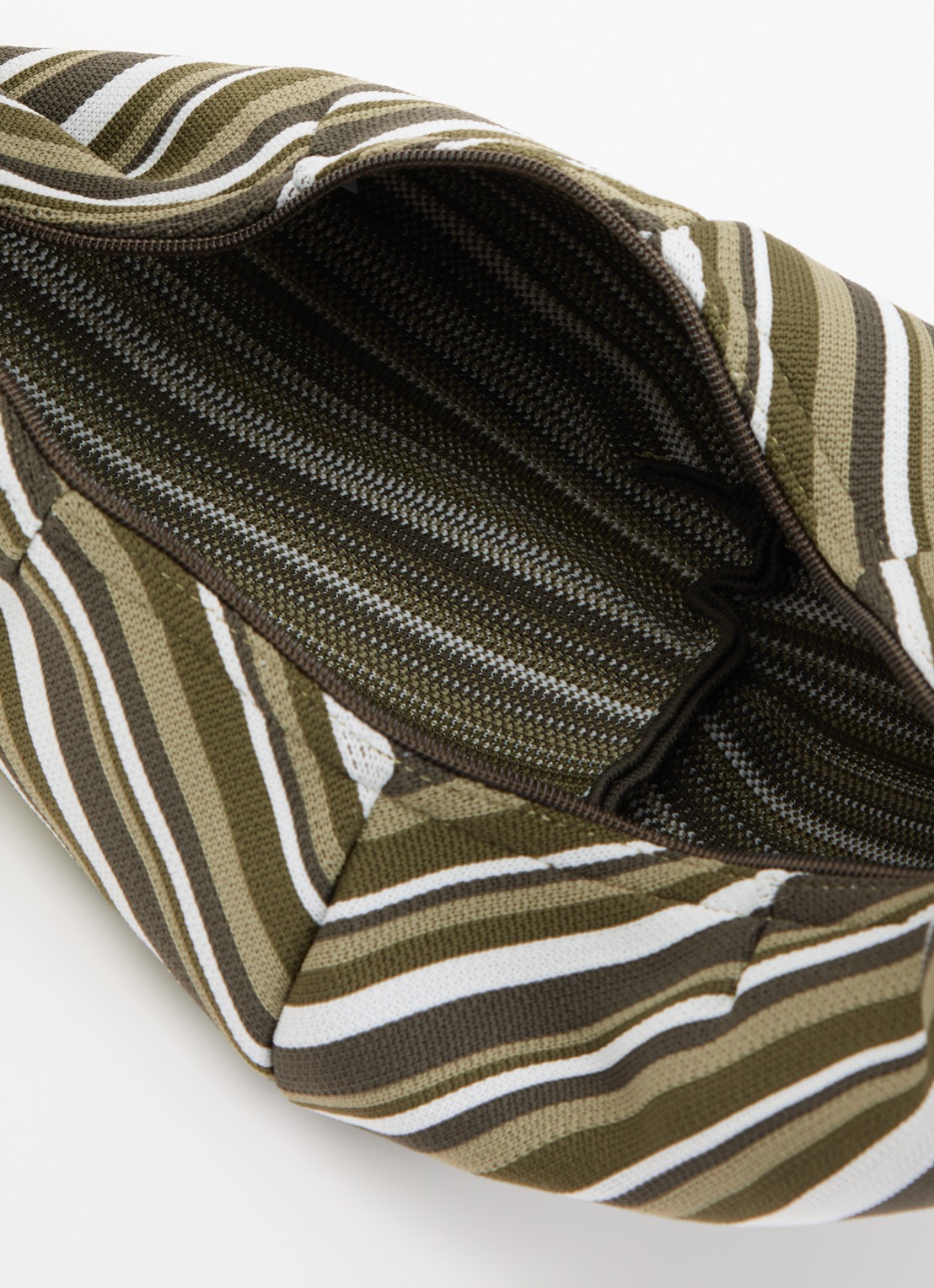 MOSJ Atelier Little Camo City crossbodytas met streepprint en verstelbare schouderriem - detail 2 mosgroen