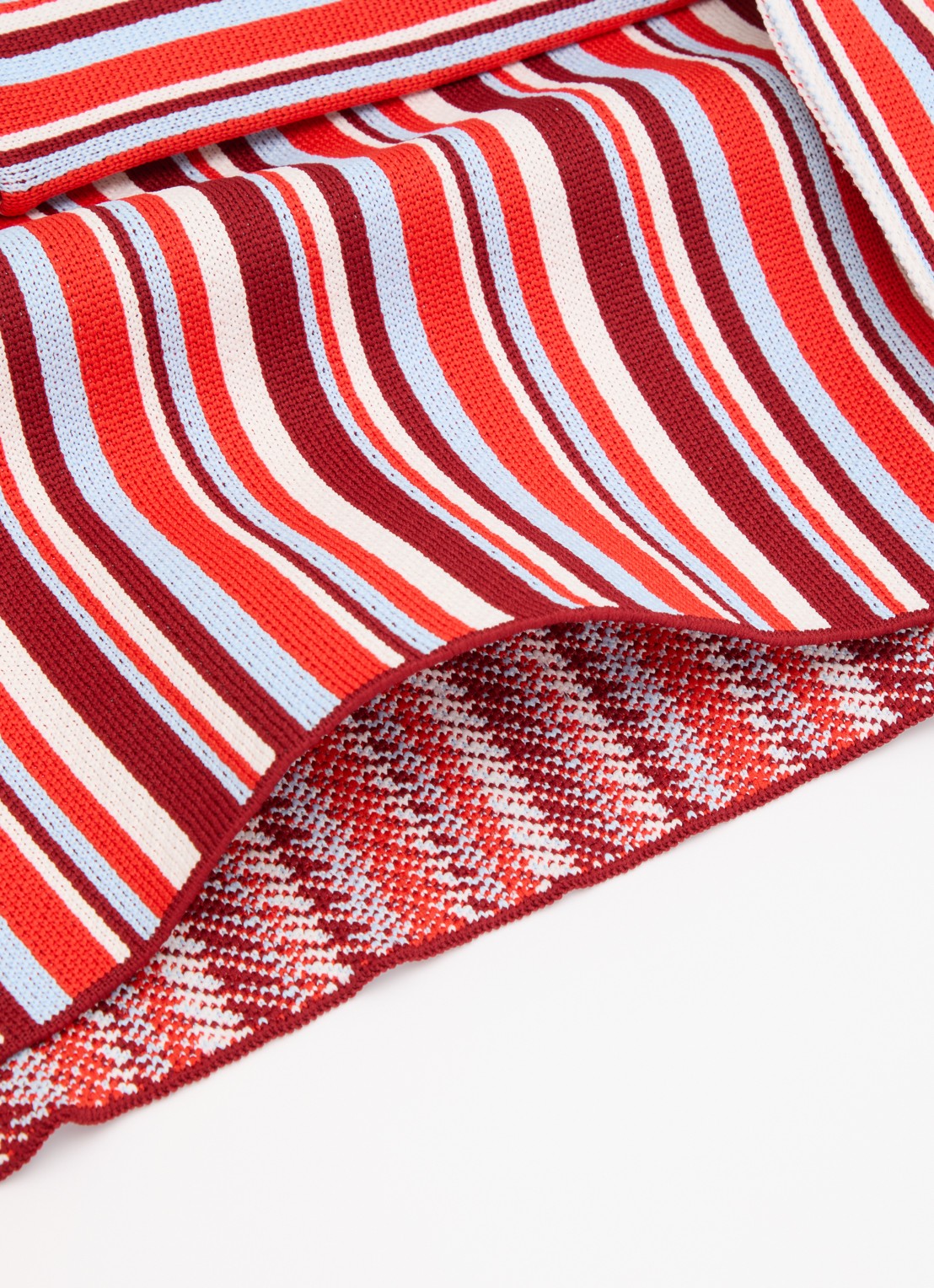MOSJ Atelier The Ruby Boxer crossbodytas met streepprint en uitneembaar etui - detail 2 bordeauxrood