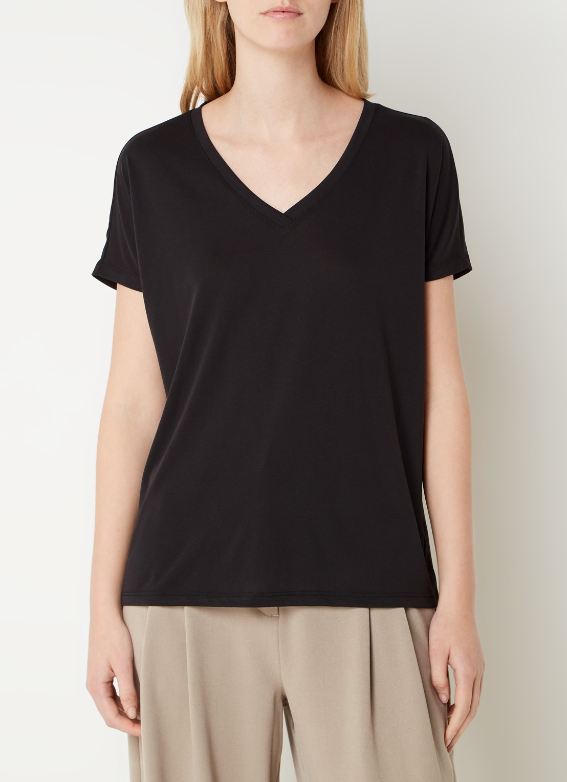 MSCH Copenhagen Fenya T-shirt met V-hals en stretch - detail 4 zwart
