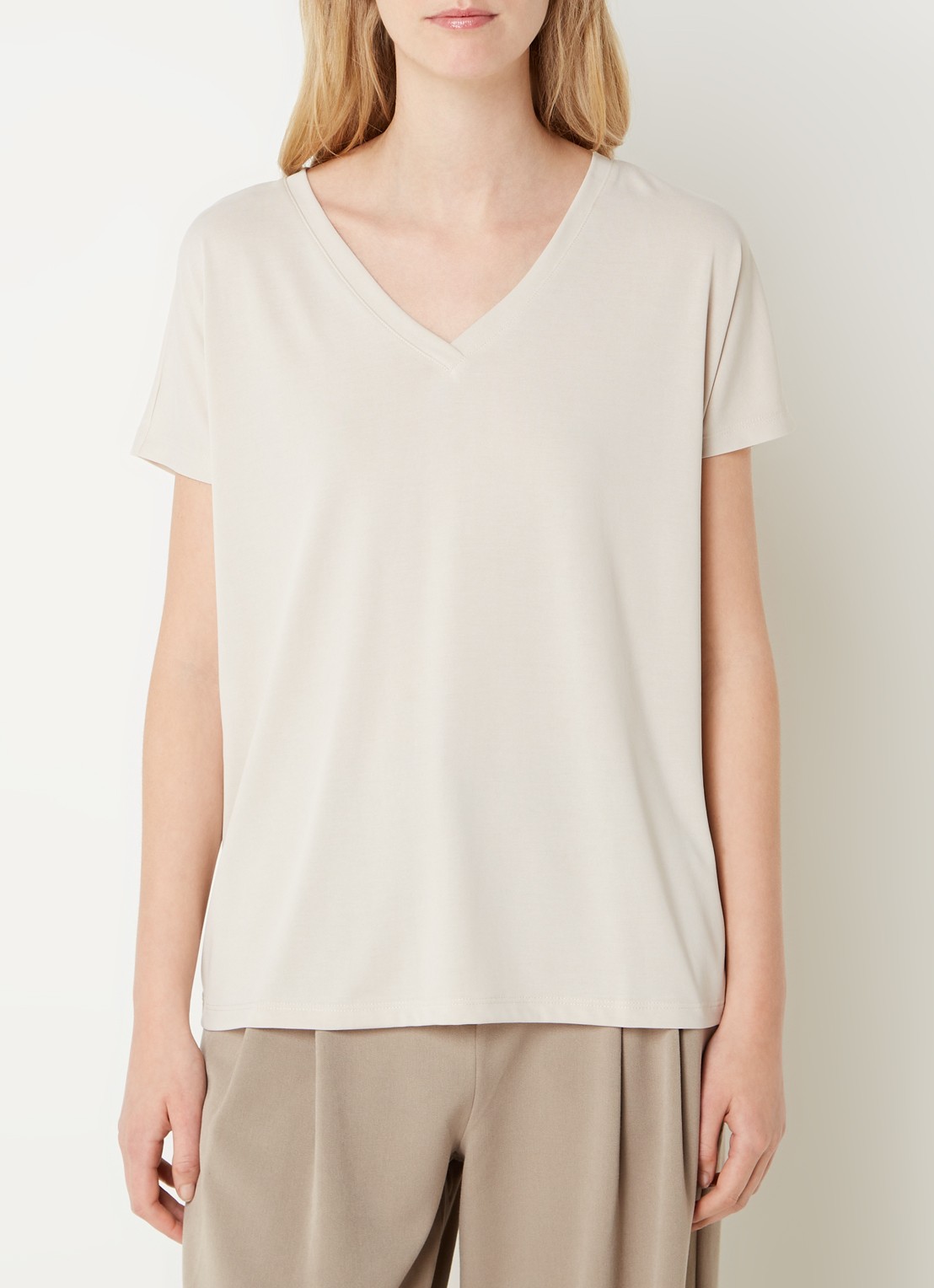 MSCH Copenhagen Fenya T-shirt met V-hals en stretch - detail beige