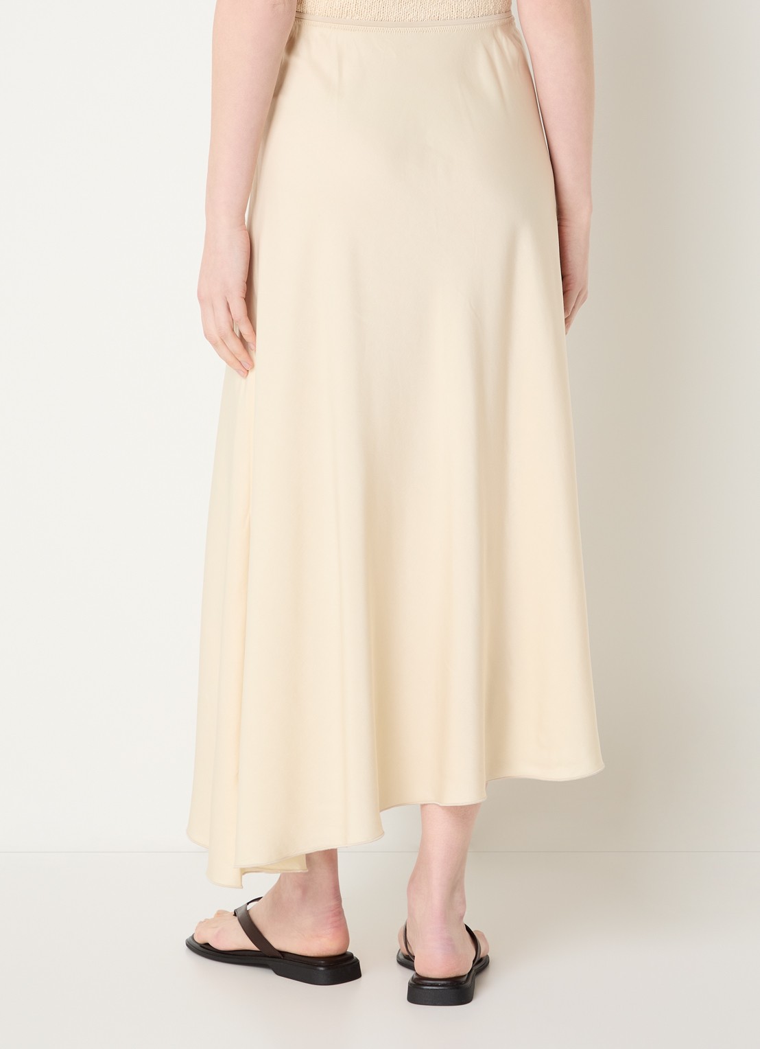 MSCH Copenhagen MSCHBethanie midi rok van satijn met asymmetrische zoom - achterkant beige