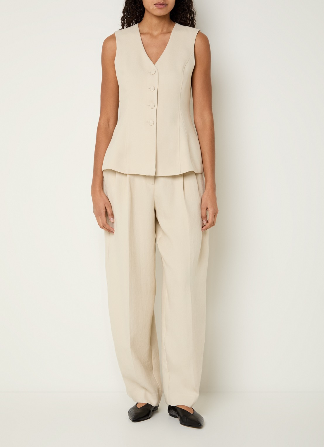 MSCH Copenhagen MSCHEsteriane mouwloze top met V-hals - voorkant 3 beige