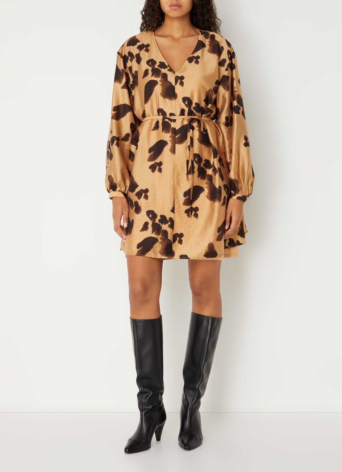 MSCH Copenhagen Mschnilla mini tuniekjurk  met strikceintuur en print - voorkant 2 camel
