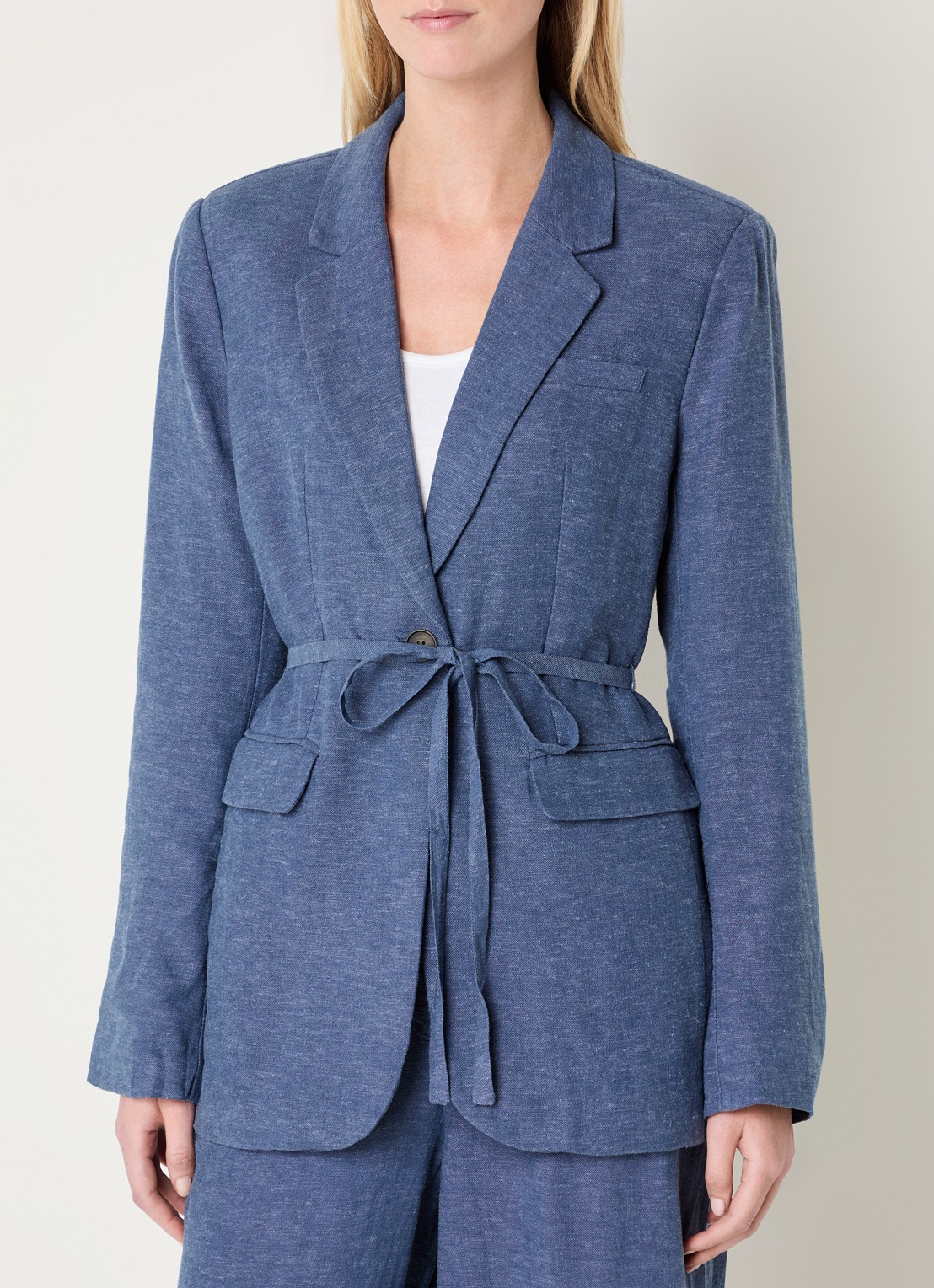 MSCH Copenhagen MSCHViana blazer in linnenblend met klepzakken en strikceintuur - detail 2 blauw