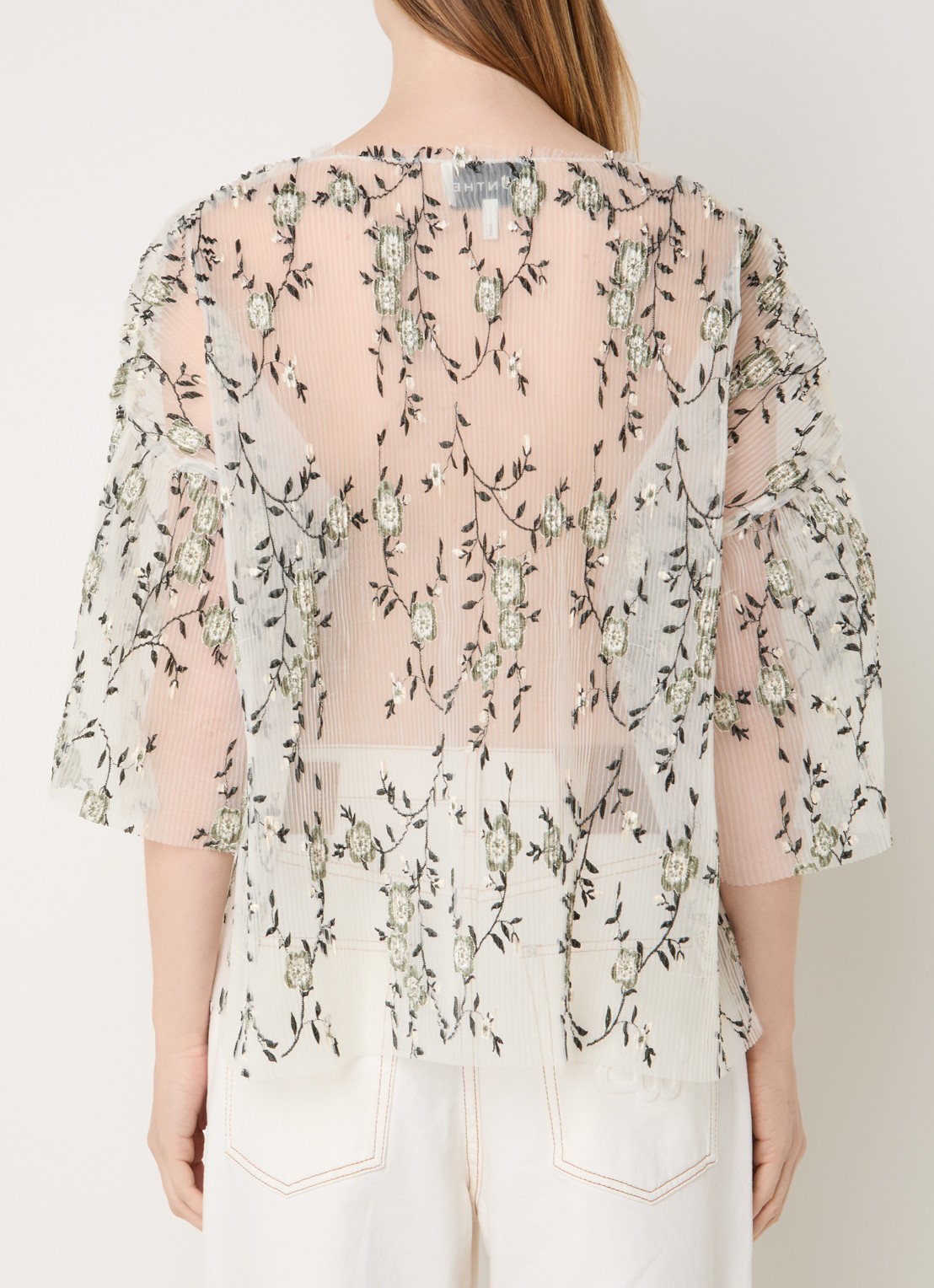 MUNTHE Baltazar semi-transparante top met bloemborduring en plissé - achterkant gebroken wit