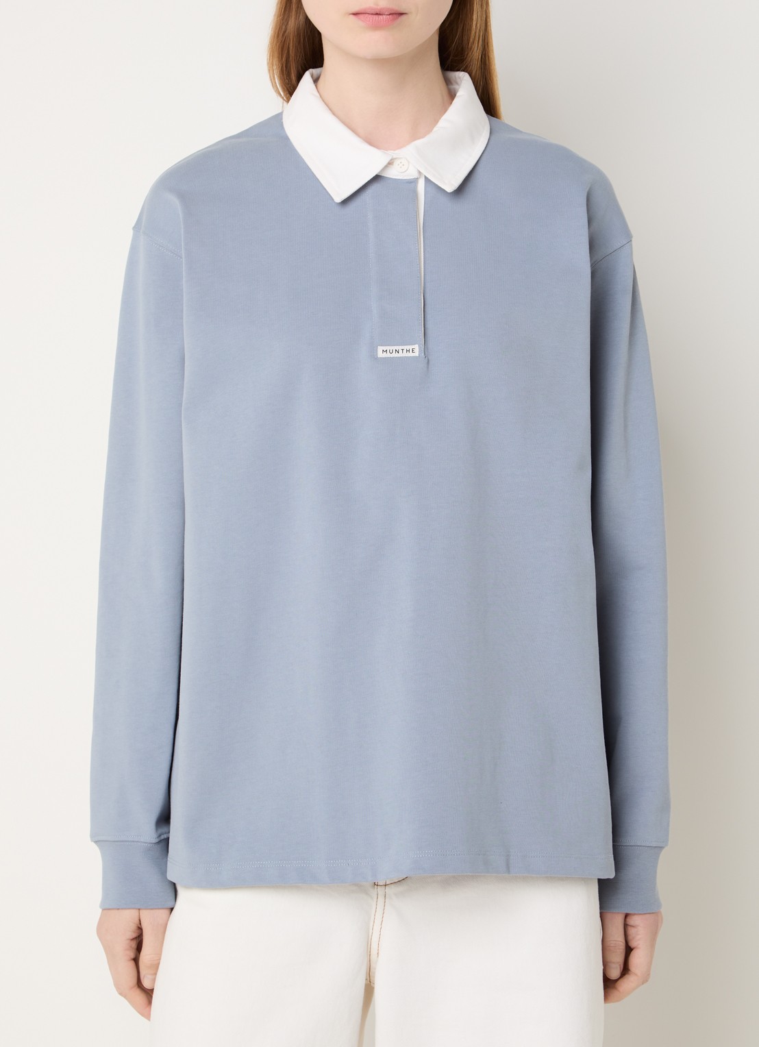 MUNTHE Becent sweater met polokraag en logo - detail 4 blauwgrijs