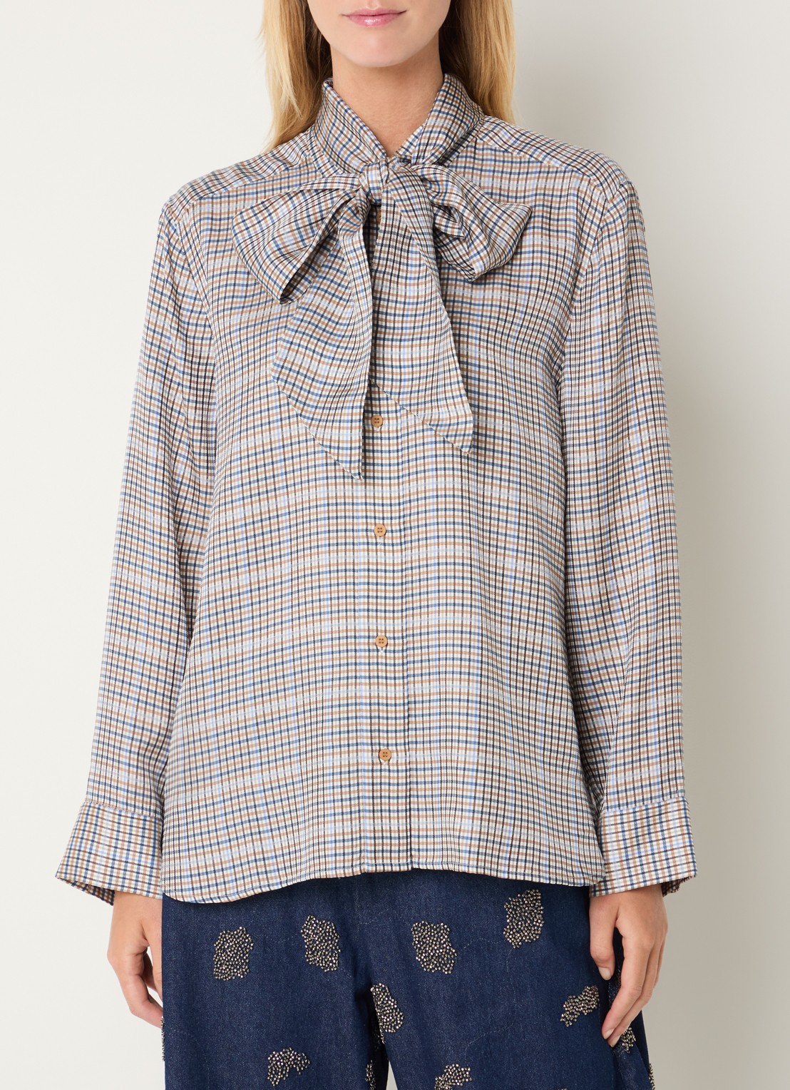 MUNTHE Blouse met sjaalkraag en ruitdessin - detail 3 lichtgrijs