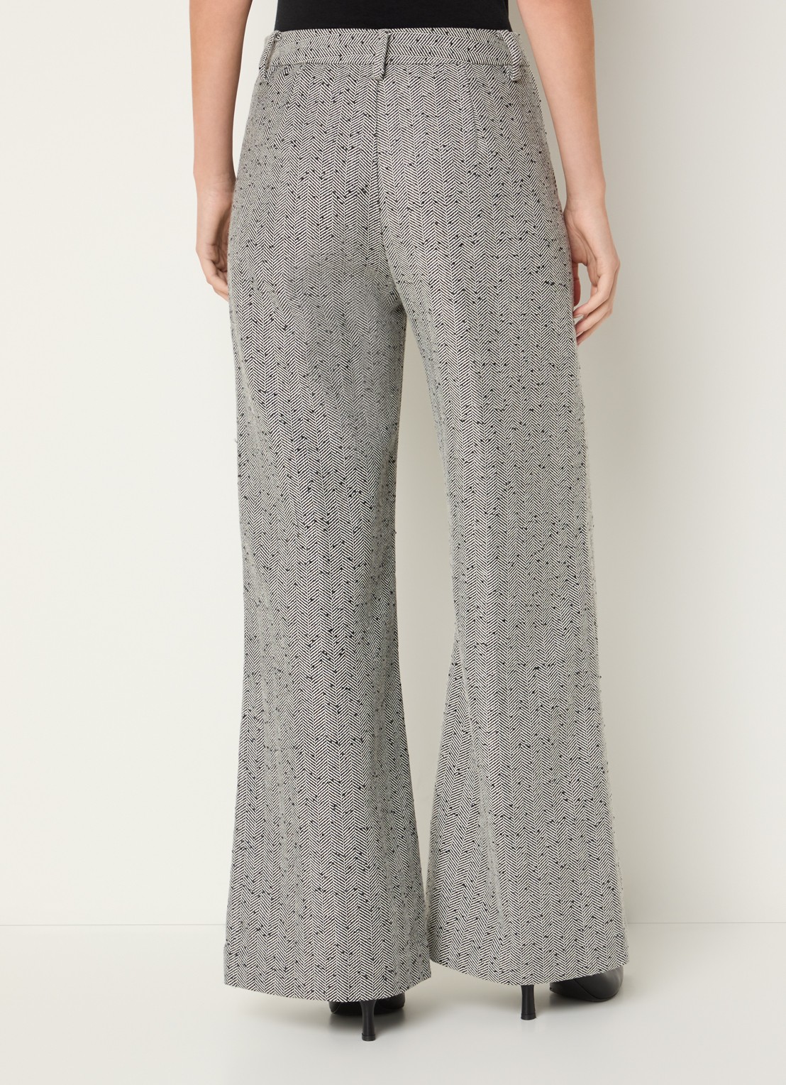 MUNTHE Eileen high waist flared fit pantalon met streepprint en pailletten - achterkant 2 grijs
