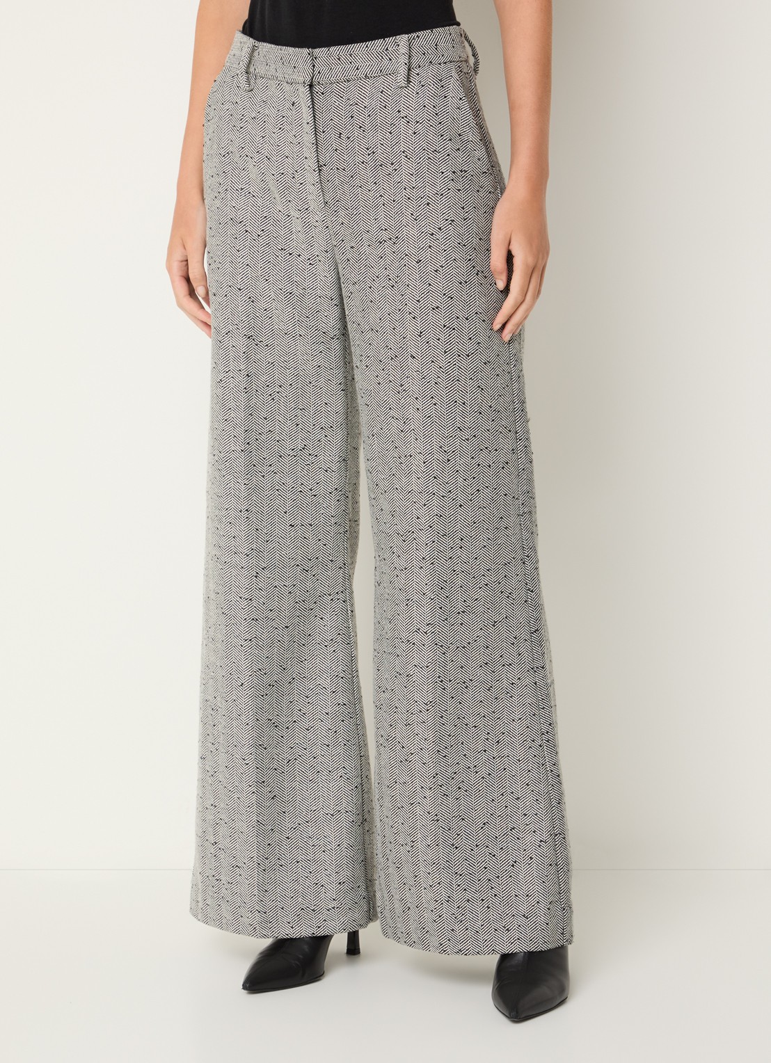 MUNTHE Eileen high waist flared fit pantalon met streepprint en pailletten - detail grijs