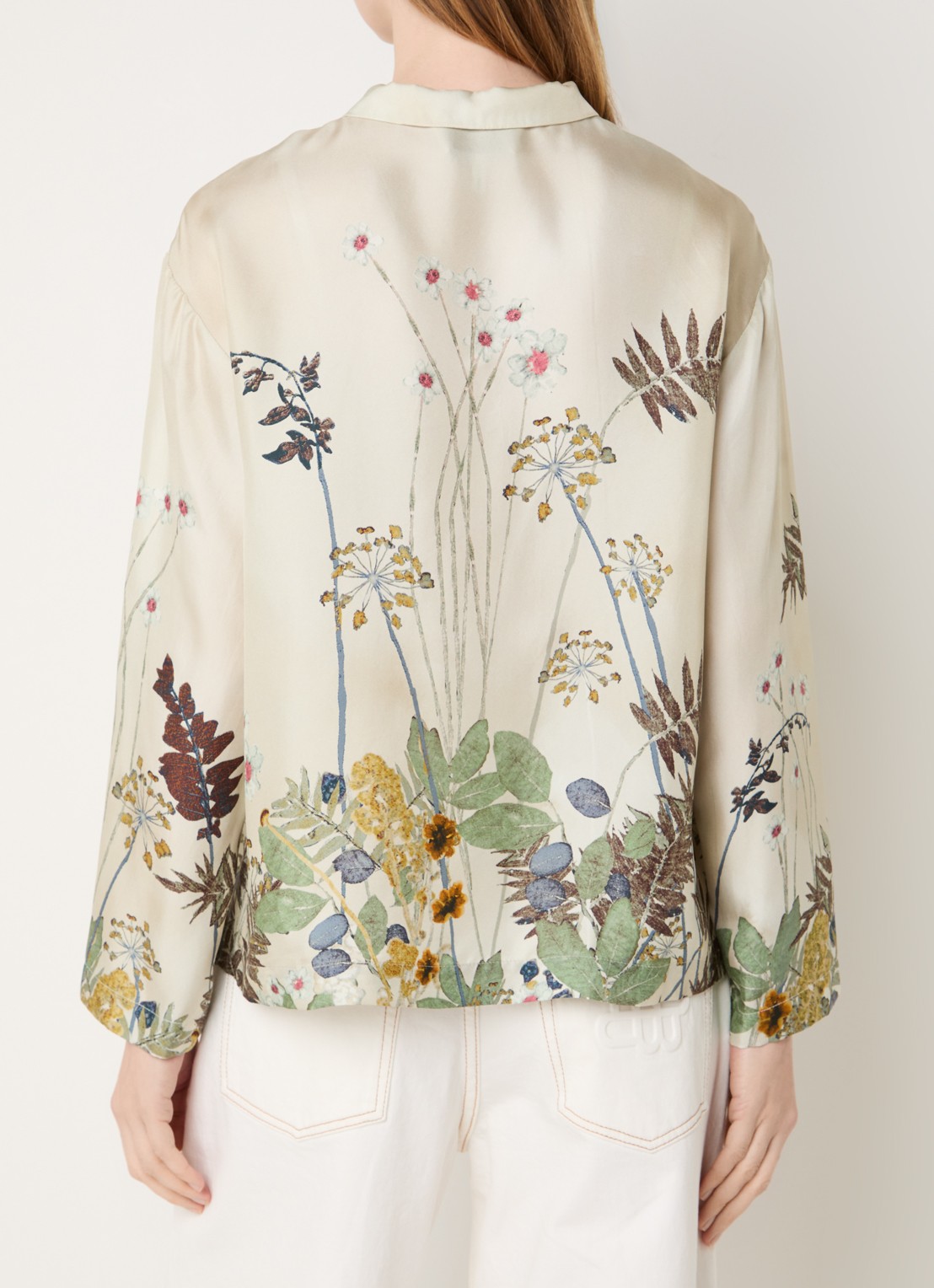 MUNTHE Faiza blouse van satijn met bloemenprint - achterkant lindegroen