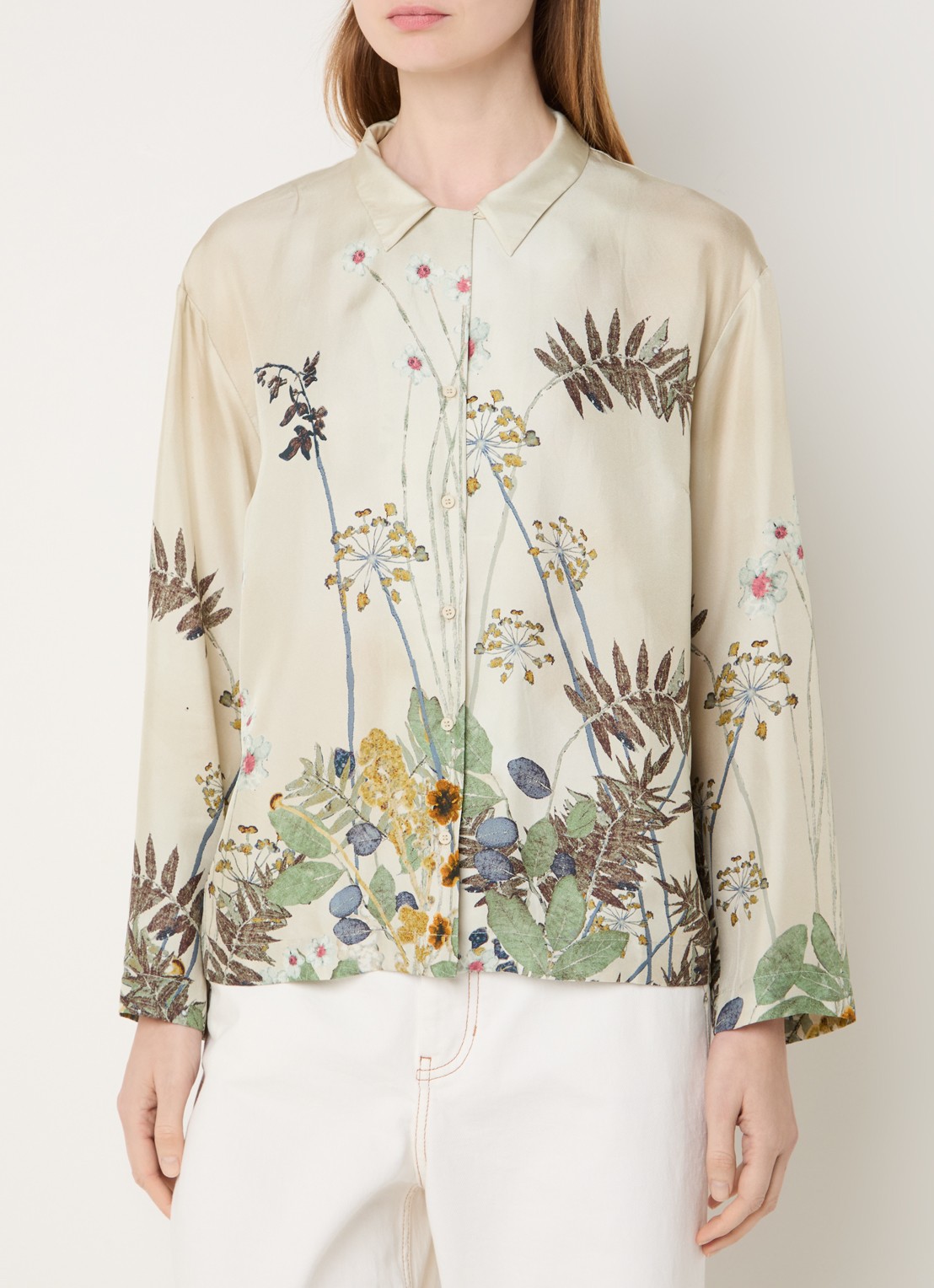 MUNTHE Faiza blouse van satijn met bloemenprint - detail 2 lindegroen