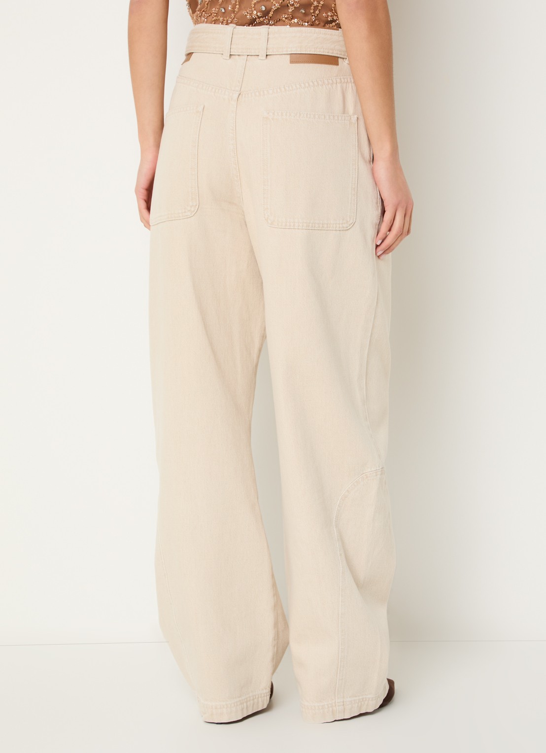 MUNTHE Nanina high waist loose fit chino met ceintuur - achterkant beige