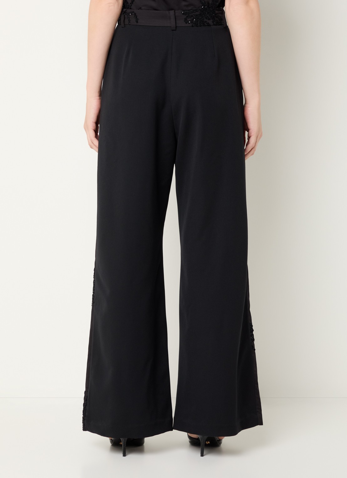 MUNTHE Stormy high waist wide fit palazzo broek met borduring en pailletten - achterkant 3 zwart