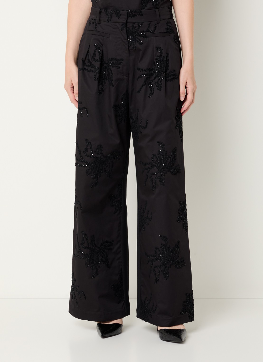 MUNTHE Stormy high waist wide fit palazzo broek met borduring en pailletten - detail 4 zwart