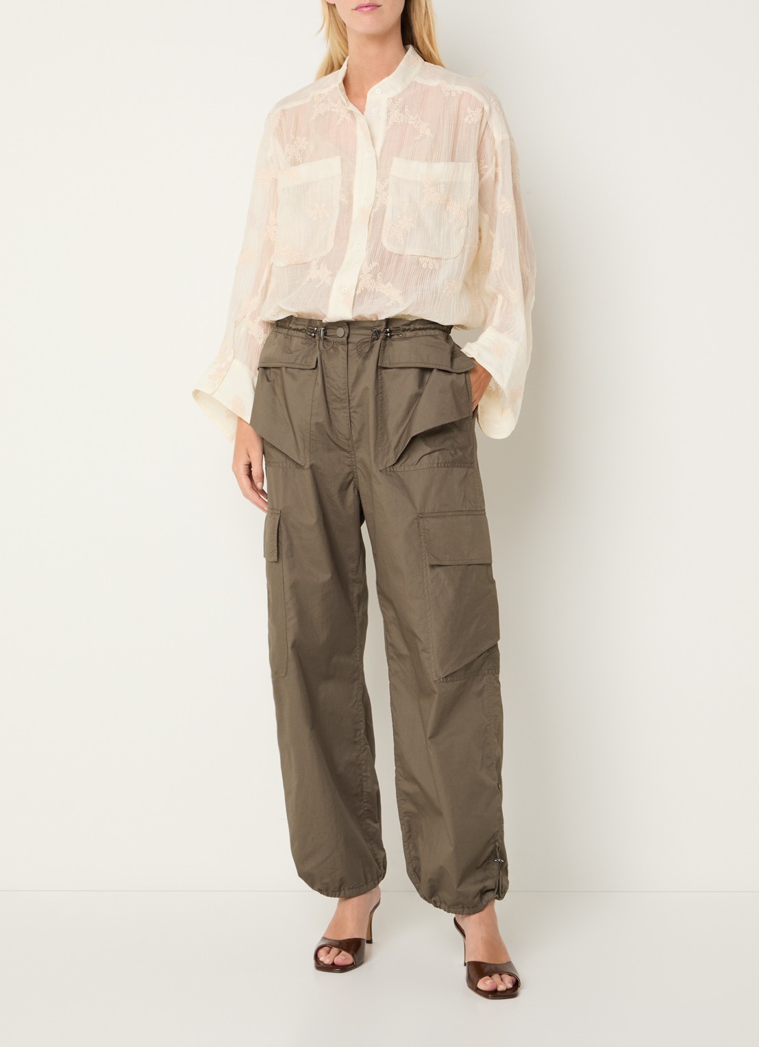 MUNTHE Unform high waist tapered fit cargobroek met trekkoord - voorkant 2 lichtbruin
