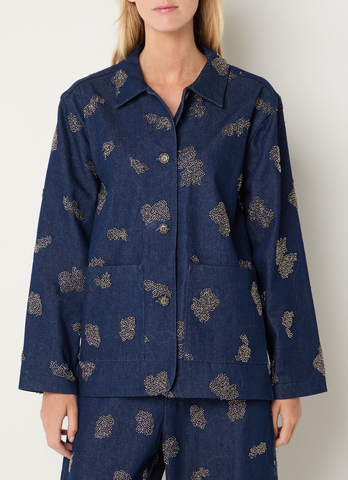 MUNTHE Vichola blouse van denim met kralendecoratie - detail indigo