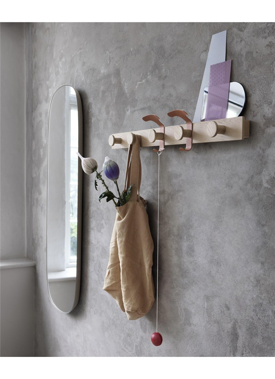 Muuto Framed wandspiegel 111,8 x 44,5 cm - voorkant 3 lichtbruin