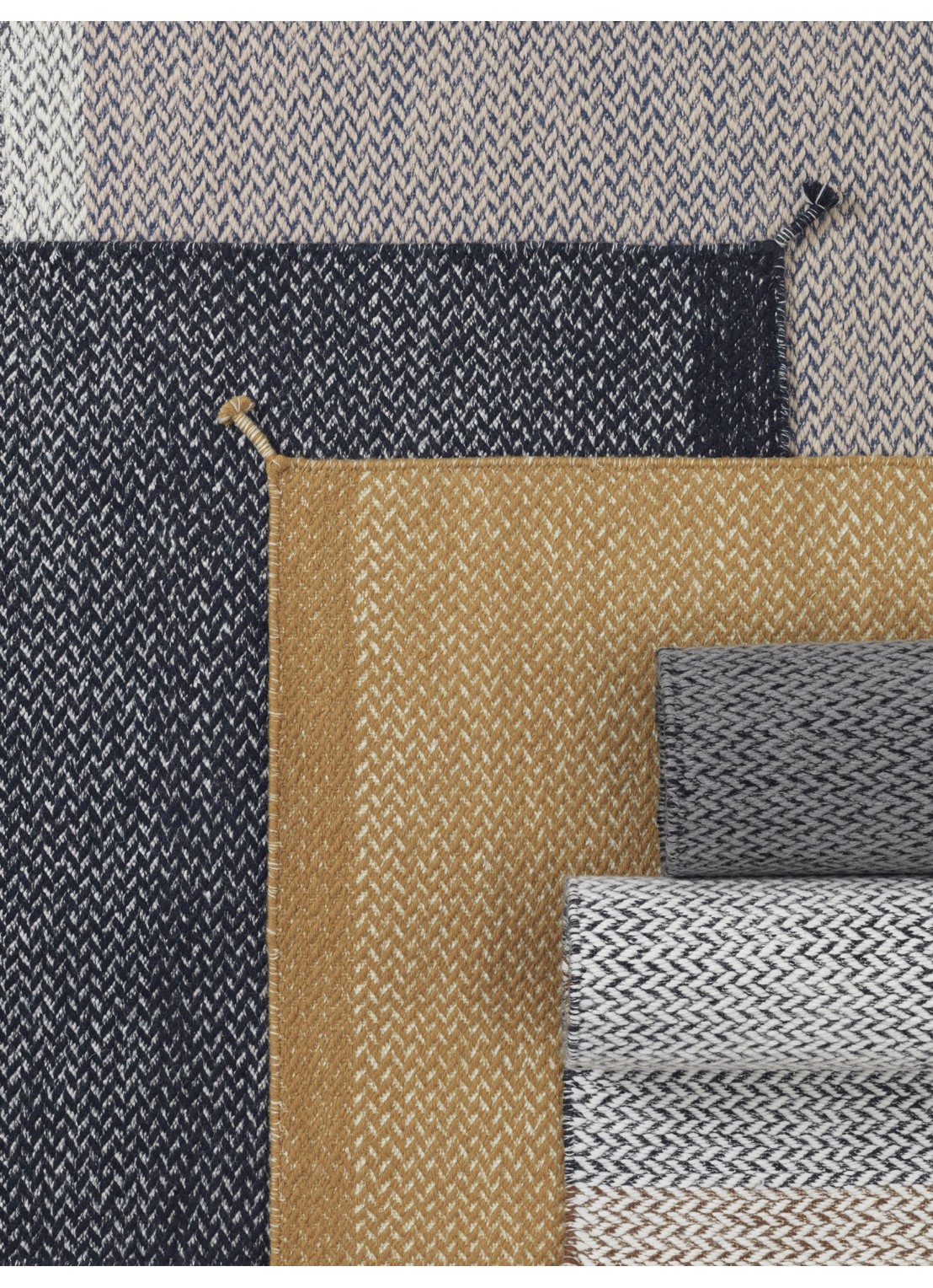 Muuto Ply vloerkleed 200 x 80 cm   - detail 6 lichtgrijs