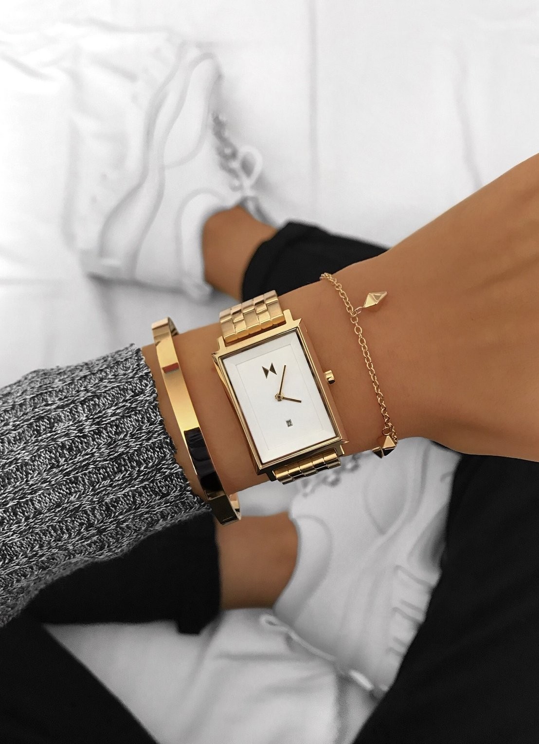MVMT Horloge D-MF03-G - detail 3 goud