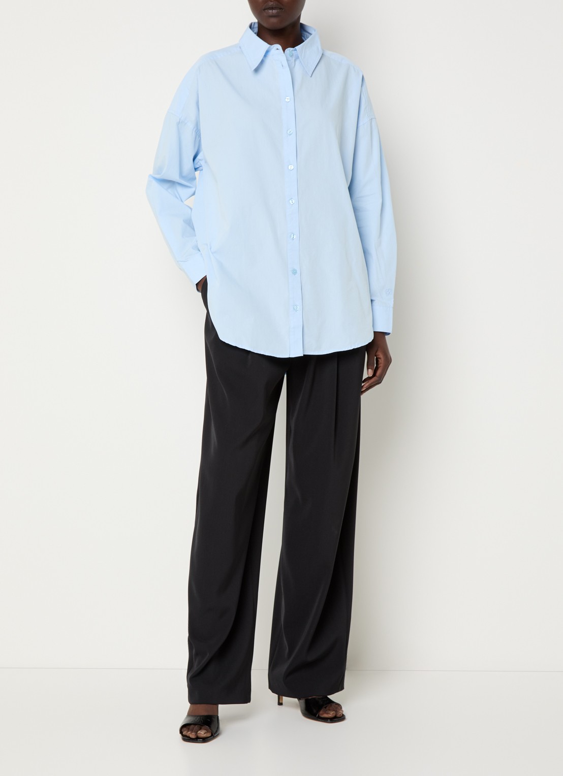 My Essential Wardrobe 03 Blouse met kraag - voorkant 4 lichtblauw