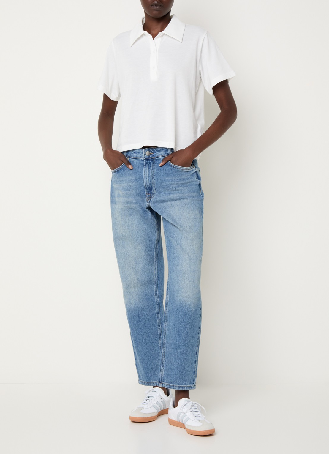 My Essential Wardrobe 34 high waist cropped mom jeans met medium wassing - voorkant 5 indigo