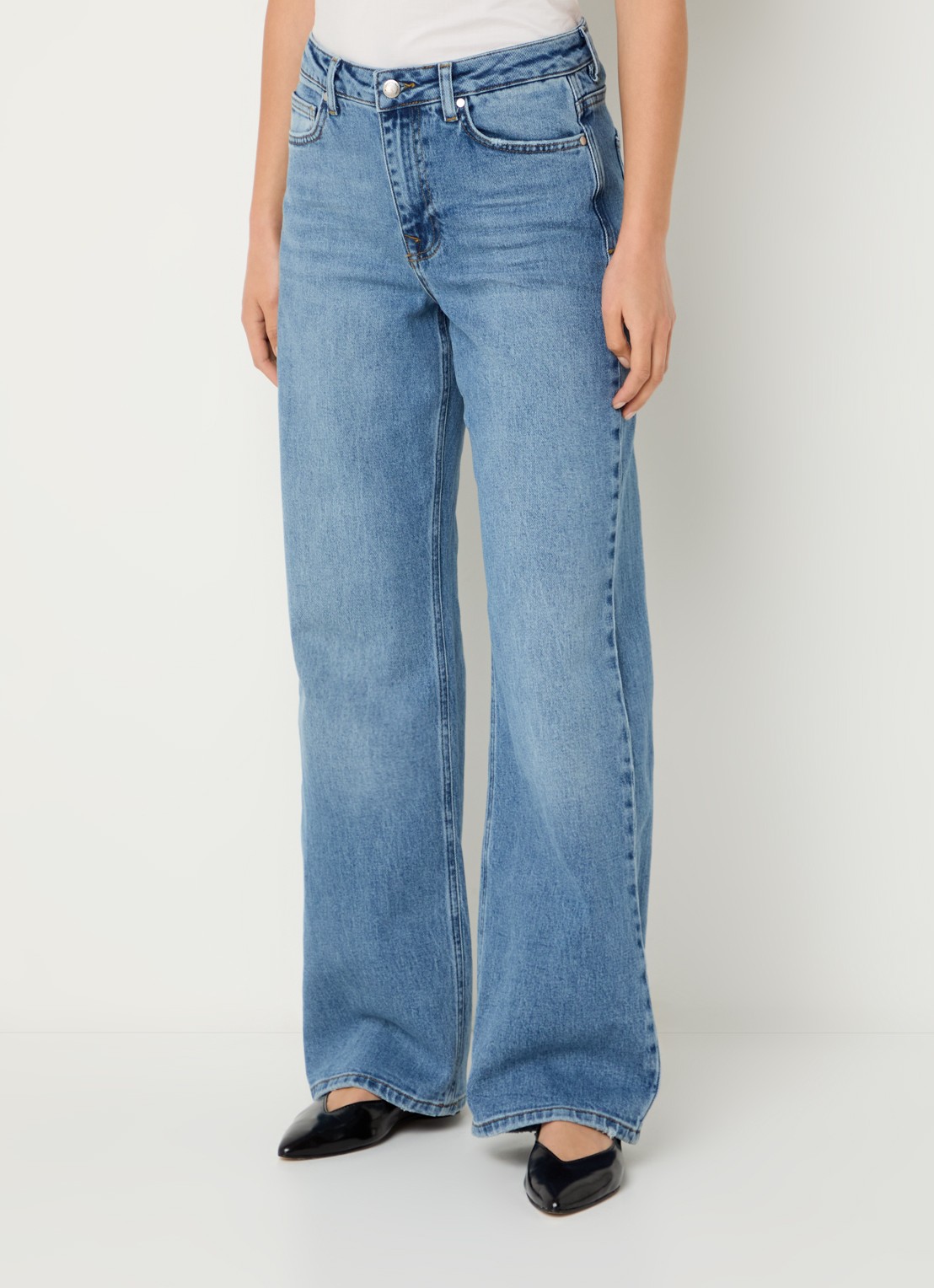 My Essential Wardrobe 35 The Louis high waist wide leg jeans met steekzakken - detail blauw