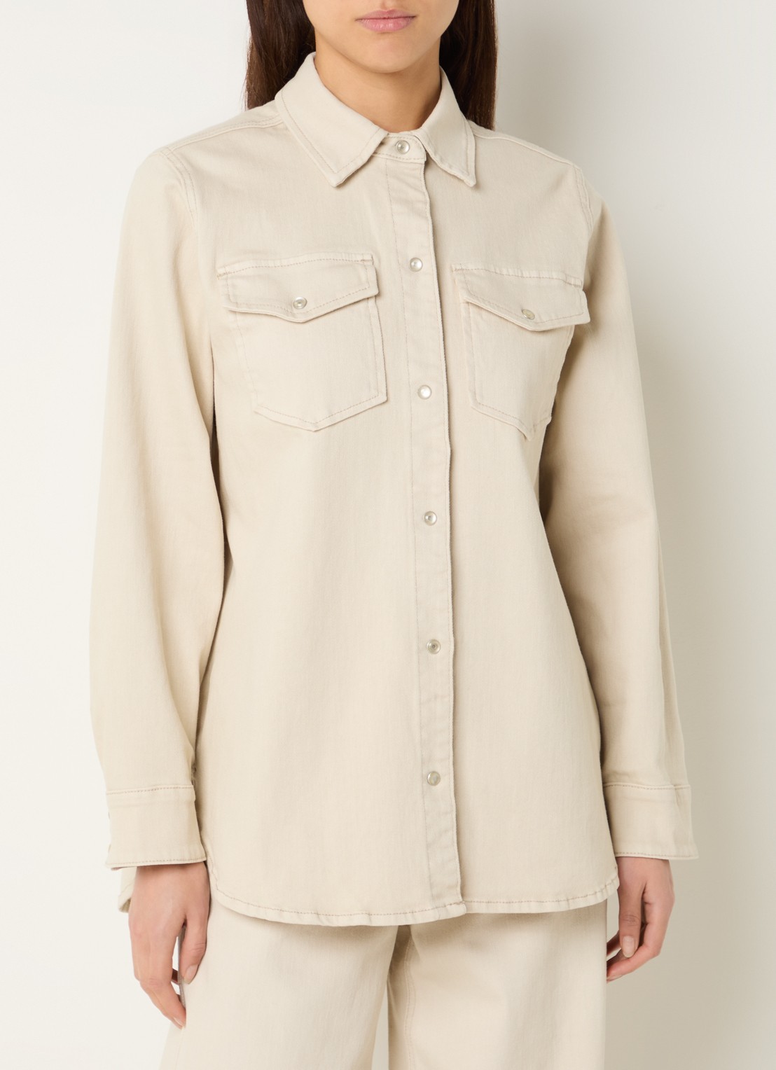 My Essential Wardrobe Dagmar blouse van denim met borstzakken - detail 4 beige