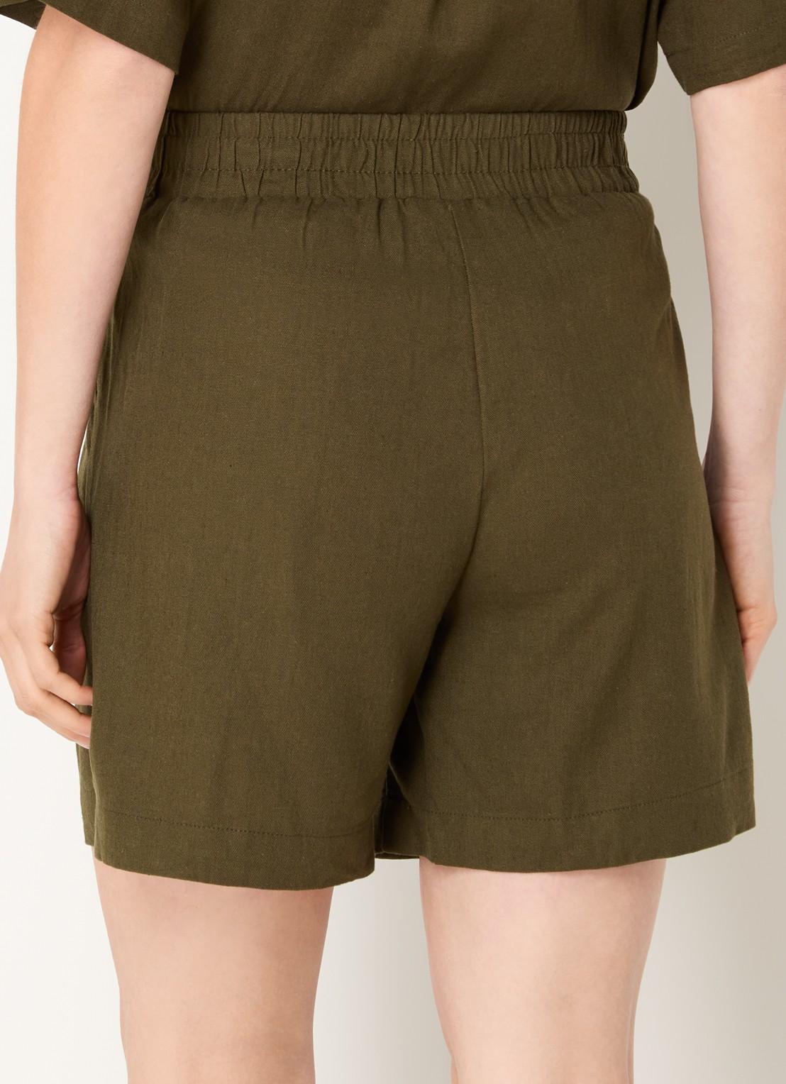My Essential Wardrobe Dia high waist wide fit korte broek in linnenblend - achterkant bronsgroen