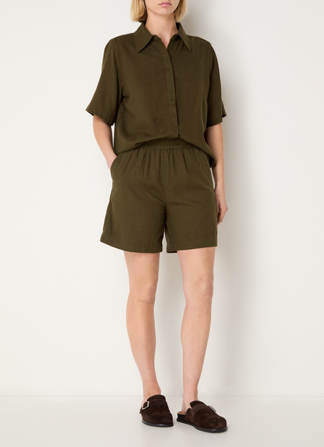 My Essential Wardrobe Dia high waist wide fit korte broek in linnenblend - voorkant 4 bronsgroen