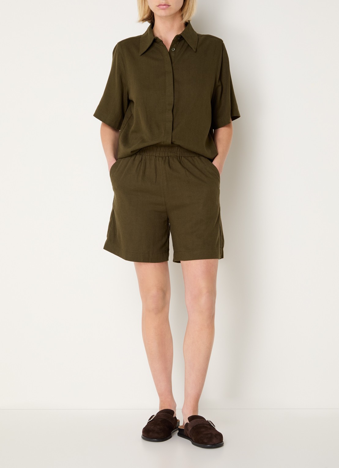 My Essential Wardrobe Dias blouse in linnenblend - voorkant 4 bronsgroen