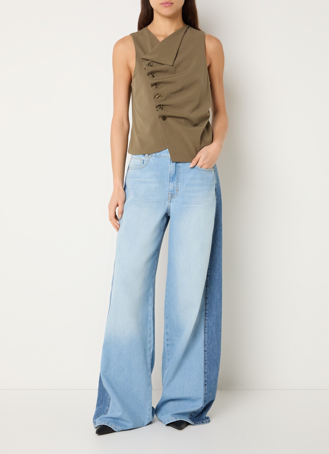 My Essential Wardrobe Hace gilet met asymmetrische hals en plooidetail - voorkant 2 olijfgroen