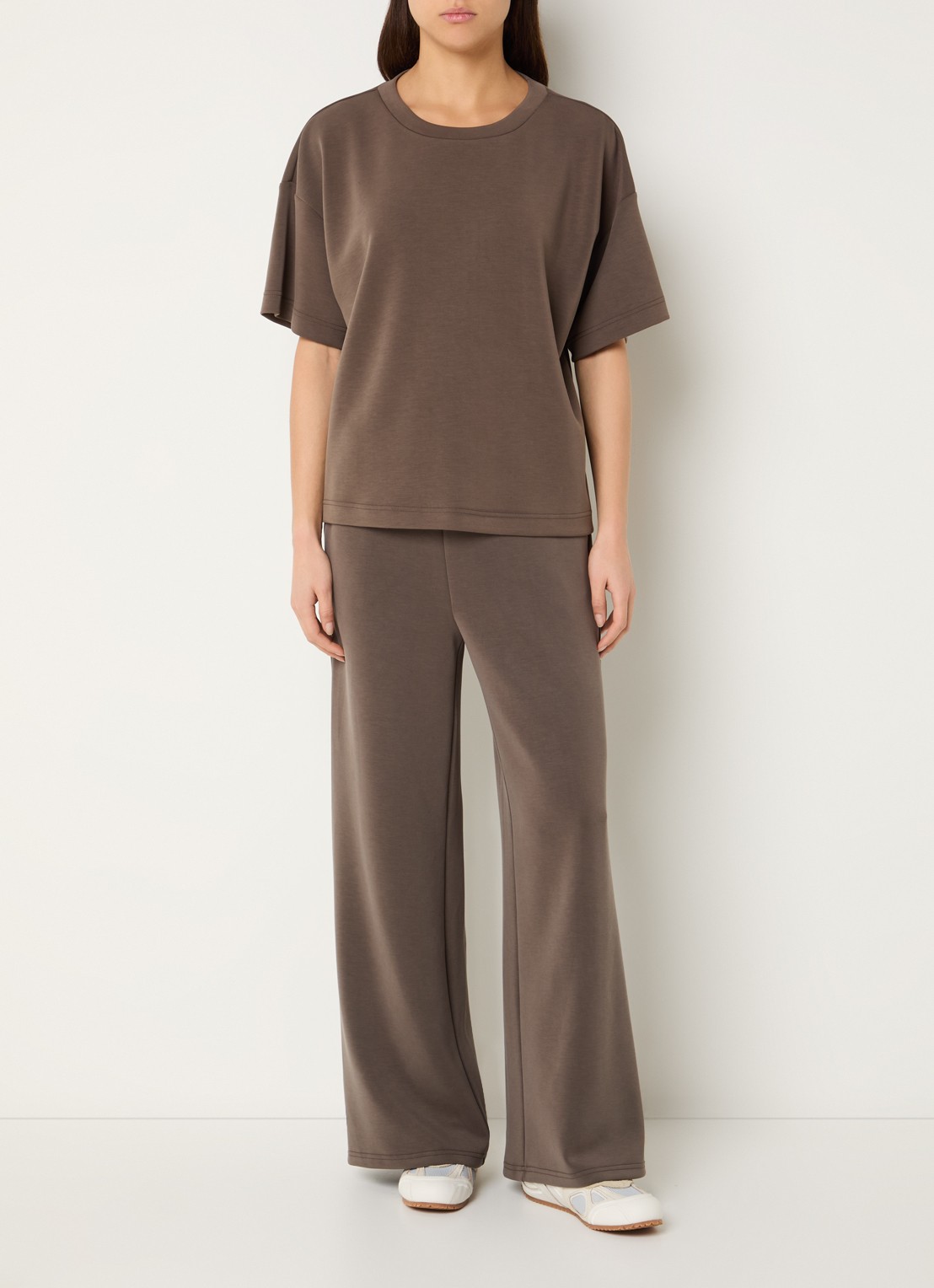 My Essential Wardrobe Helle T-shirt van travelstof - voorkant 4 lichtbruin