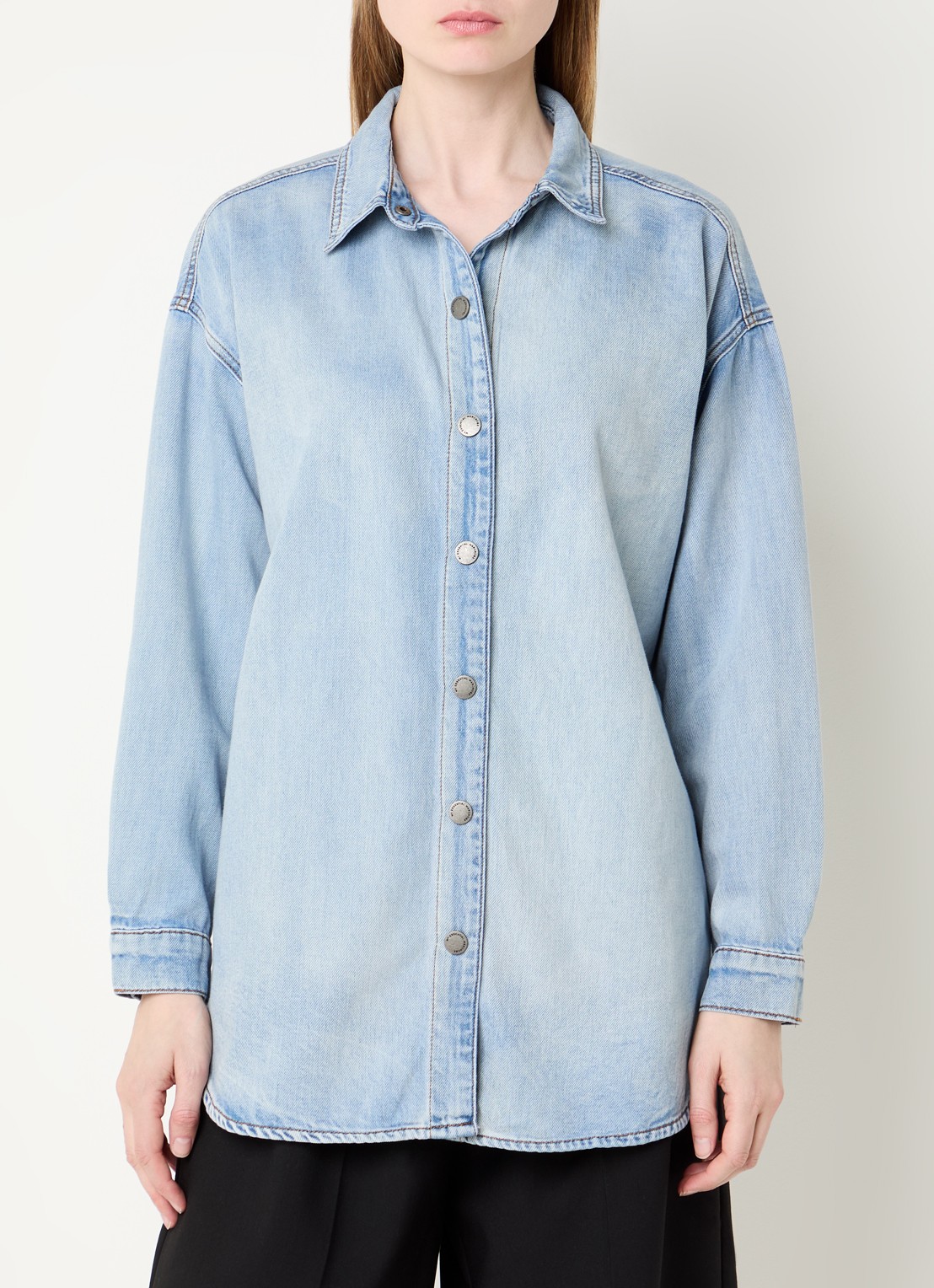 My Essential Wardrobe Hilma blouse van denim - detail lichtblauw